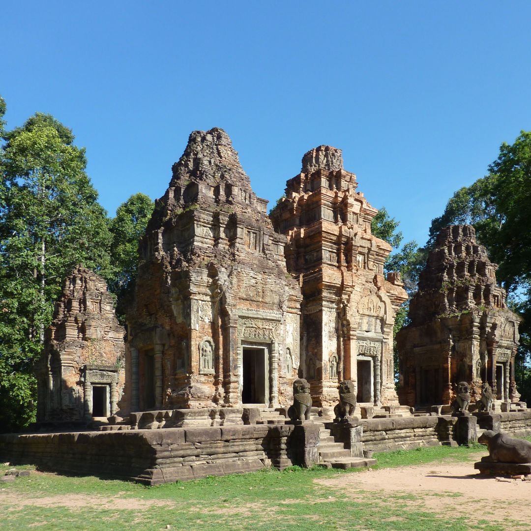 Templos de Rolous (Preah Ko, Templo da Montanha Bakong e Templo de Lolei)
