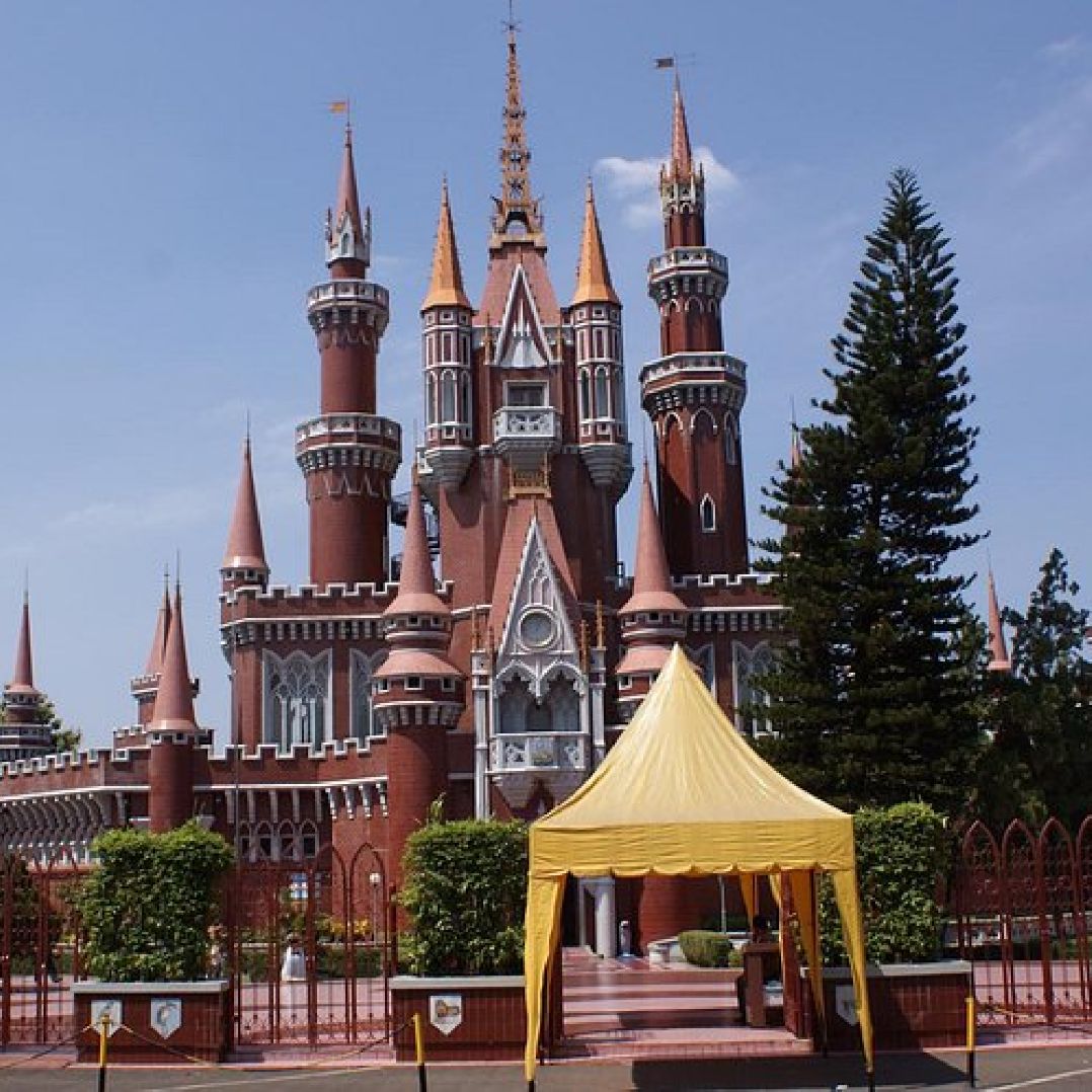 Taman Mini Park Indonésia Indah